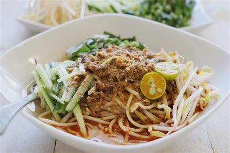  Laksa Johoran - Pikantne, kremowe curry spotka się z wyrazistym smakiem makaronu!