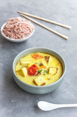  Laksa Kuching: Zapachowa aromatyczna zupa z intensywną ostrością!