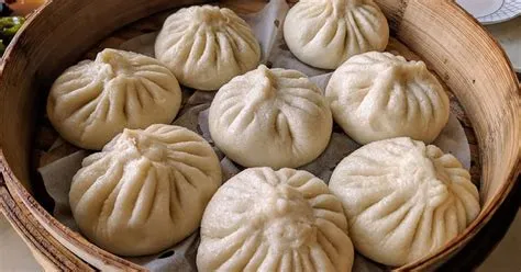  Mianyang Goubuli Baozi: Czy Znasz Te Puszeerace Chlebowe Kuleczki Pełne Aromatycznego Zwierzyny?